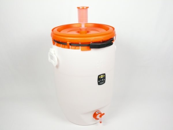 60 Liter Getränkefass rund von Speidel Mostfass mit Hahn NW 10 und Getränkeschützer.